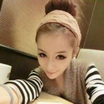 小伙当美人鱼走红